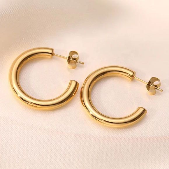 Carrie 18k Gold Mini Chunky Huggie Hoop Earrings